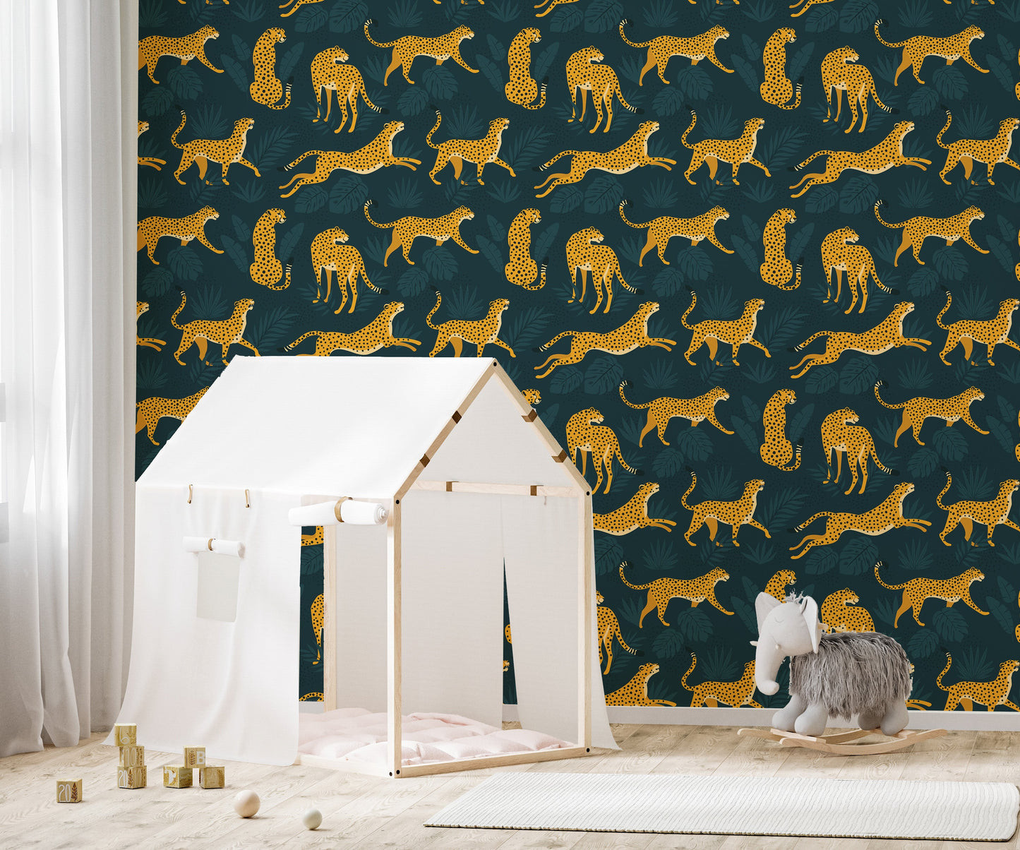 Chic animal print wallpaper with ease.
