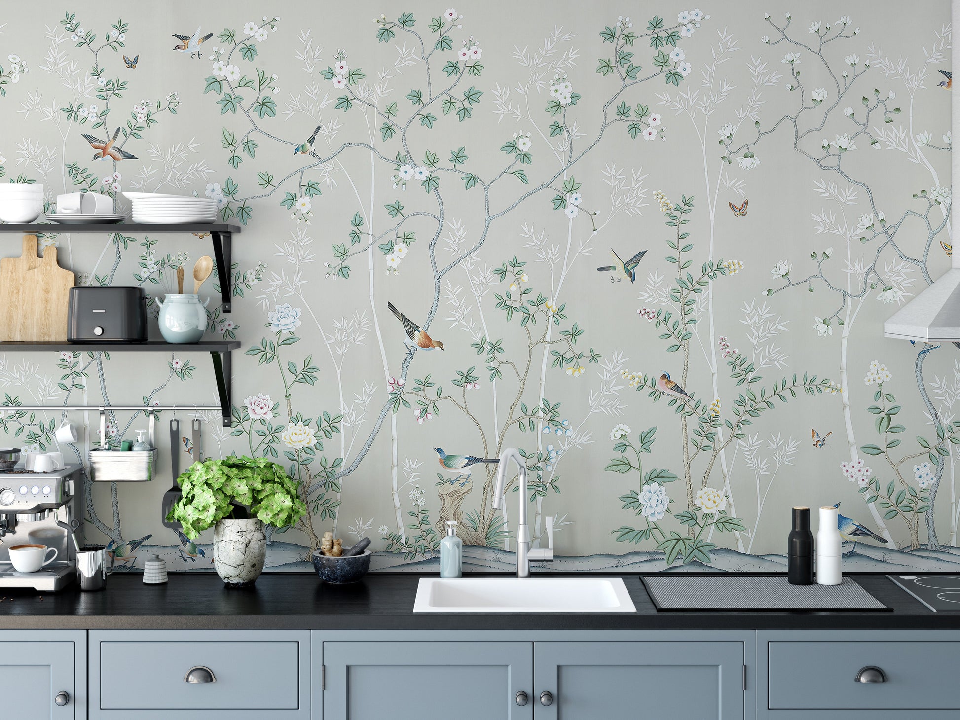 Nature-inspired Chinoiserie wallpaper with leaves
